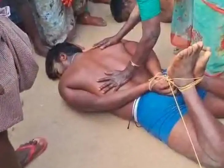 అమానుషం..  కాళ్లు, చేతులు కట్టేసి!