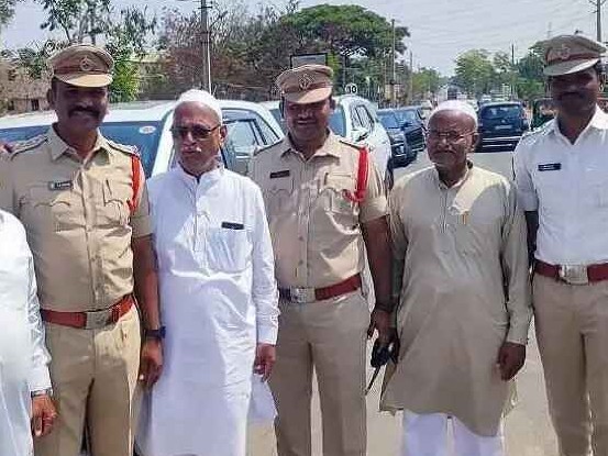 రంజాన్ శుభాకాంక్షలు తెలిపిన సీఐ, ఎస్సైలు