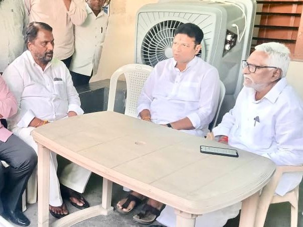 జీవన్ రెడ్డితో మంత్రుల చర్చలు