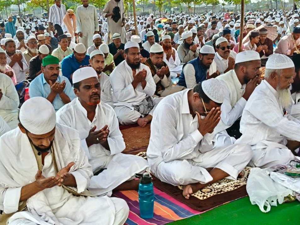 ఈద్ ఉల్ ఫితర్ ప్రత్యేక ప్రార్థనలు