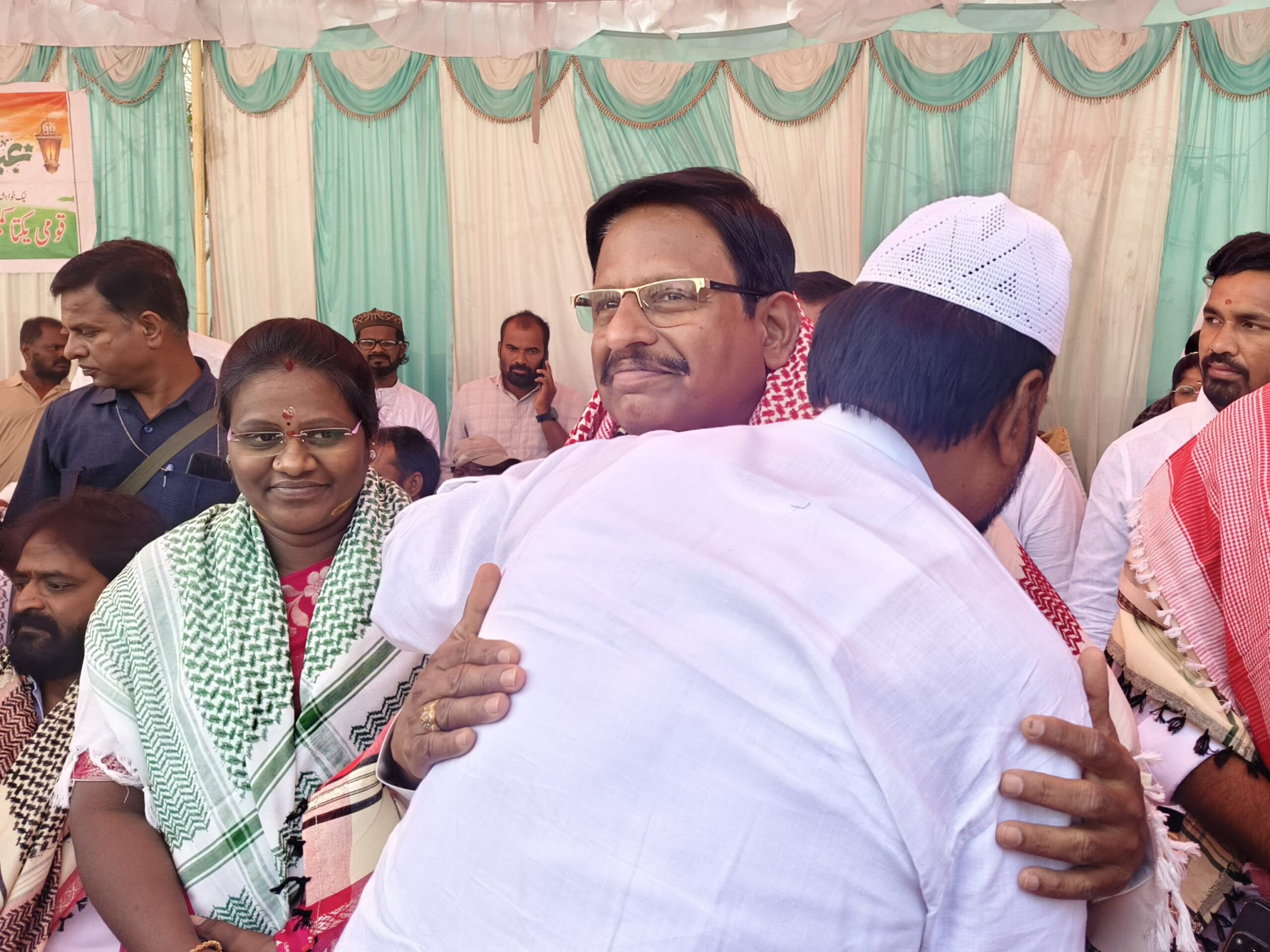 ‘సంతోషంగా రంజాన్ పండుగను జరుపుకోవాలి’