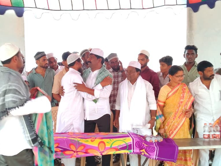 ప్రత్యేక ప్రార్థనల్లో పాల్గొన్న ఎమ్మెల్యే