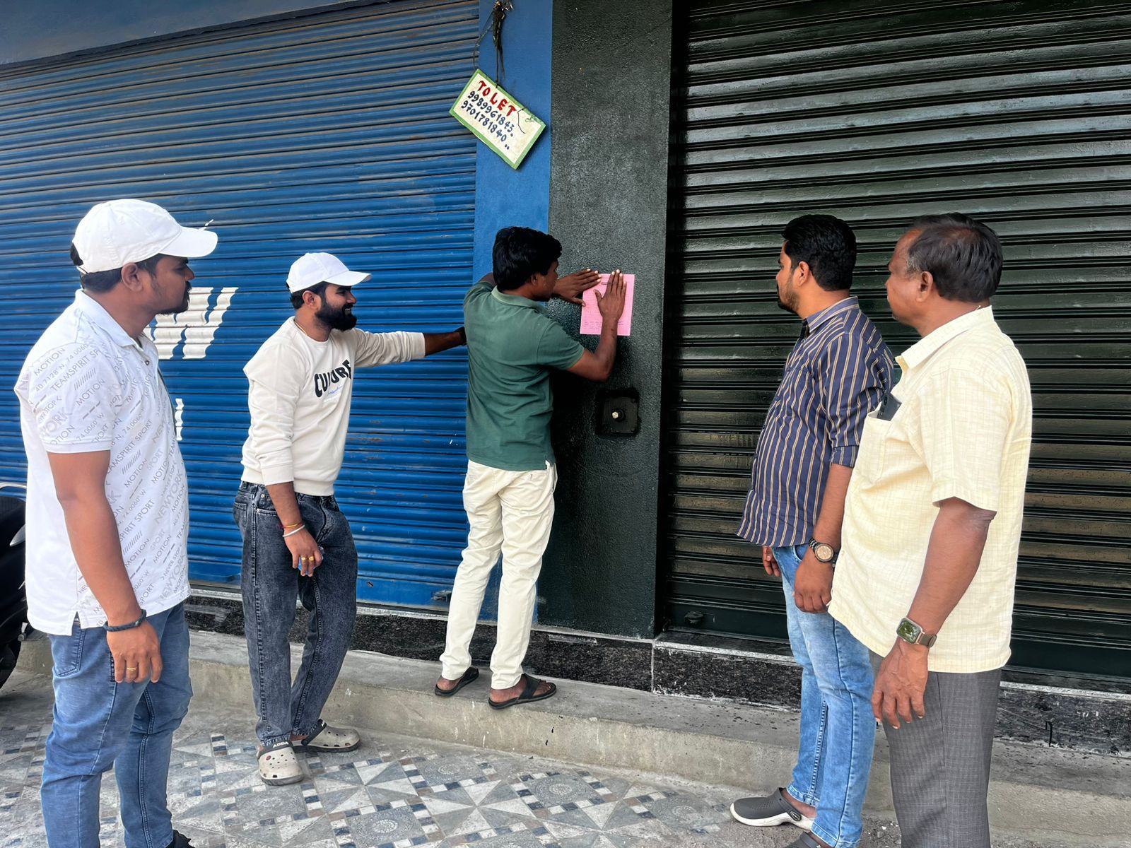 పన్నులు కట్టని వారికి నోటీసులు జారీ