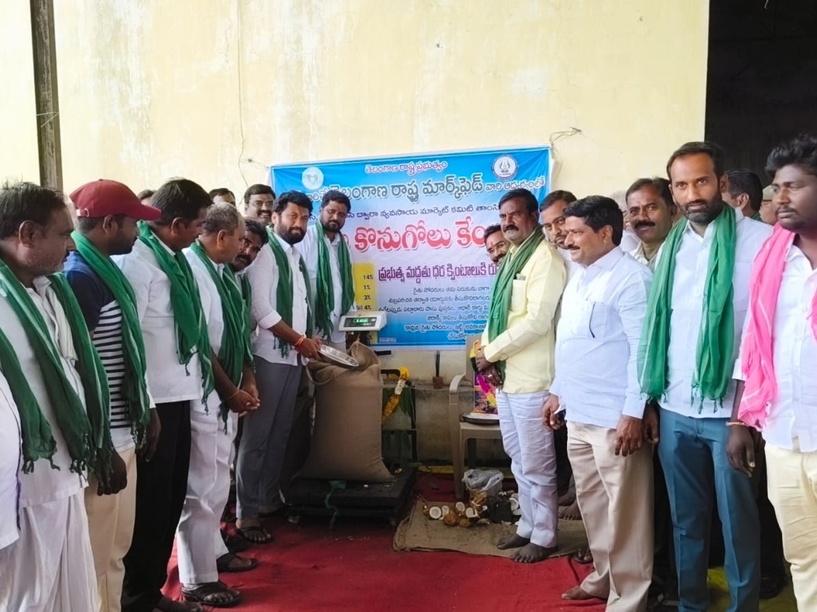 దళారులను నమ్మి మోసపోవద్దు: MLA