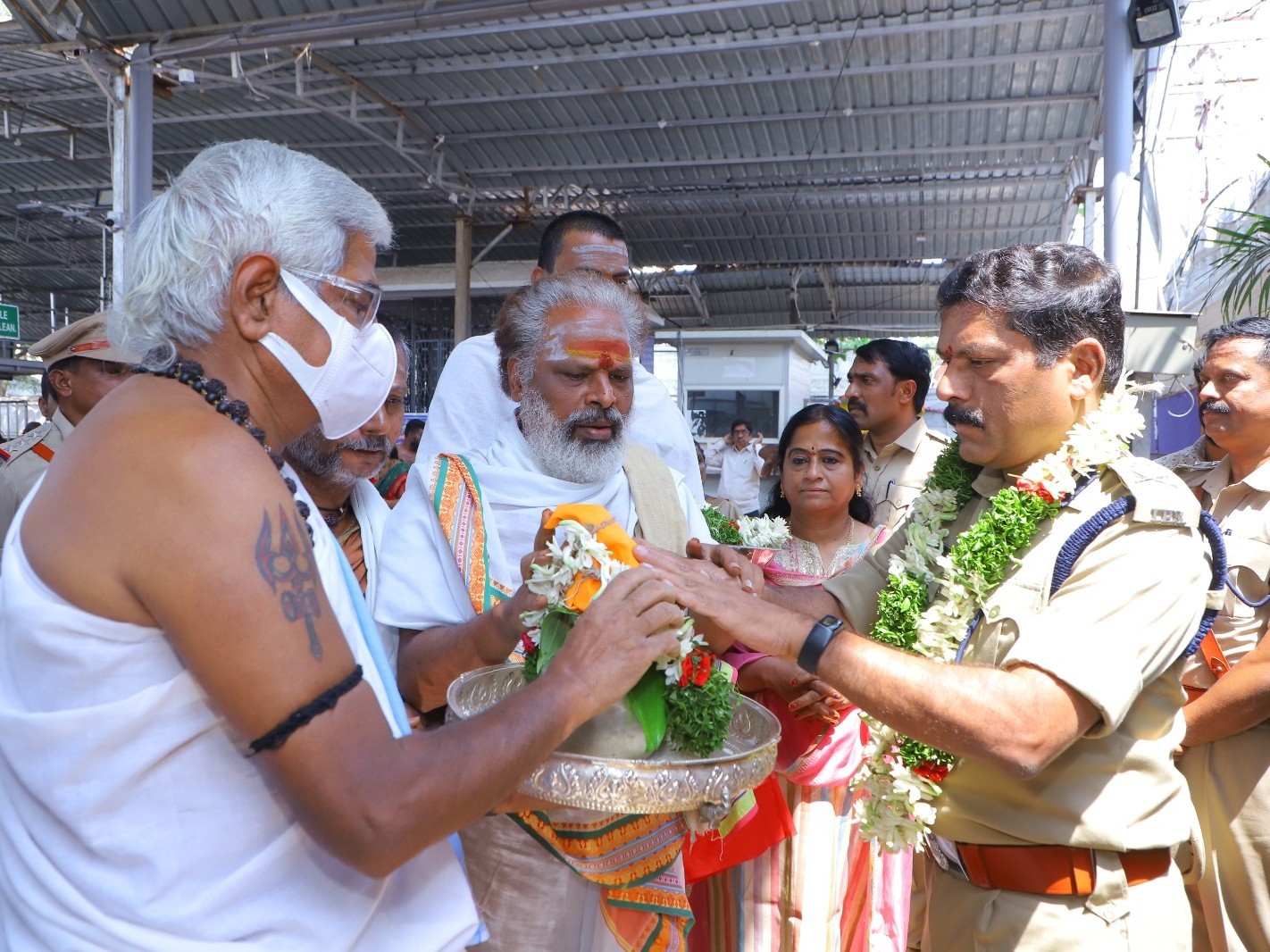 భీమేశ్వర స్వామిని దర్శించుకున్న మల్టీజోన్-1 ఐజీపీ