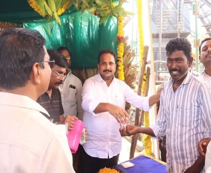 చలివేంద్రం ప్రారంభించి ఎమ్మెల్యే