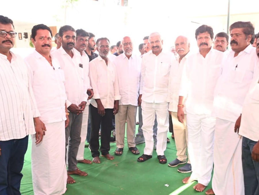 పెద్దిరెడ్డిని కలిసిన జడ్పీ ఛైర్మన్