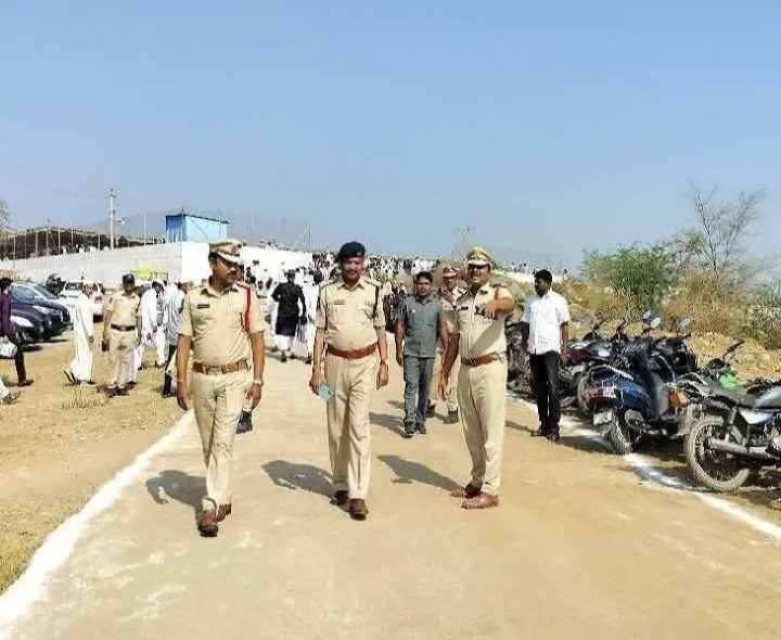 ఈద్గా వద్ద భద్రతా ఏర్పాట్లను పరిశీలించిన డీఎస్పీ