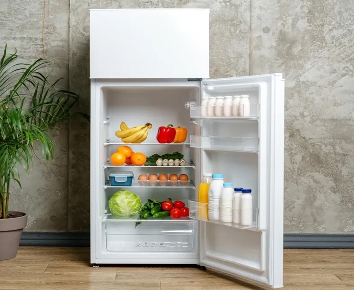 వాస్తు: ఇంట్లో ఫ్రిడ్జ్ ఏ దిశలో ఉండాలంటే..?