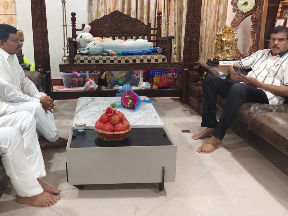 బొత్సను కలిసిన మాజీ డిప్యూటీ సీఎం