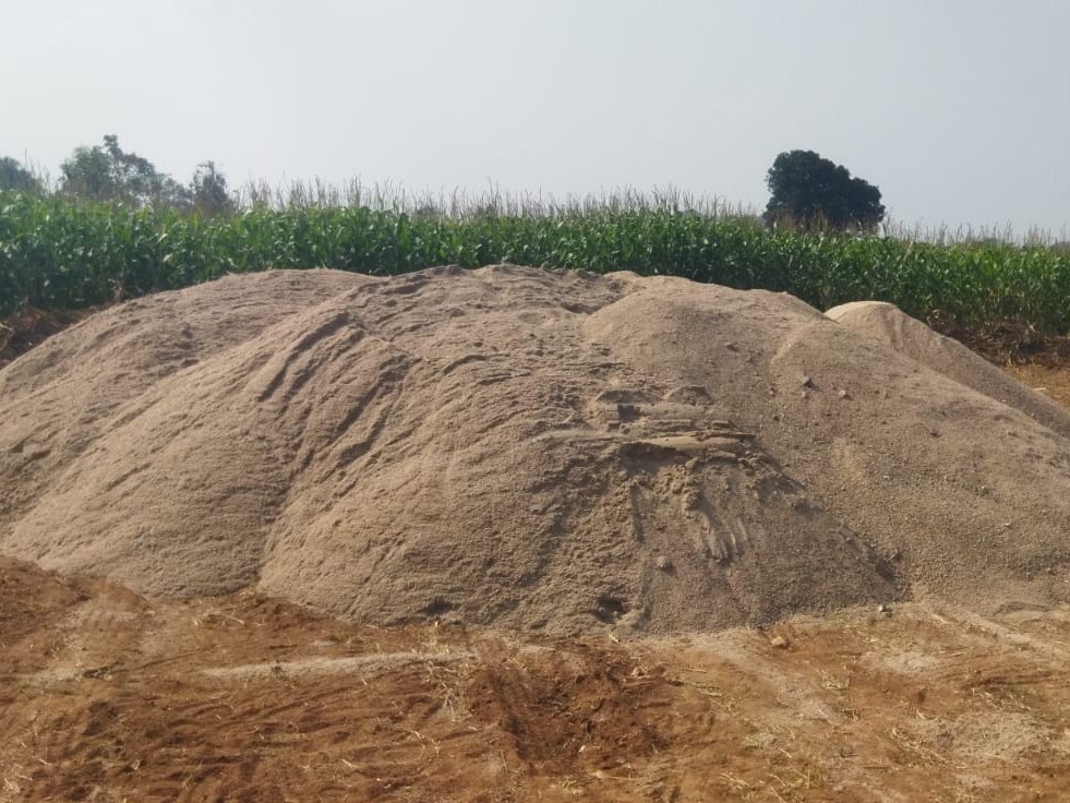 ఇందిరమ్మ ఇళ్ల పేరుతో ఇసుక డంపులు