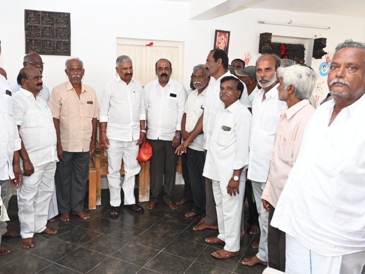 పెద్దిరెడ్డికి కృతజ్ఞతలు చెప్పిన రైతులు