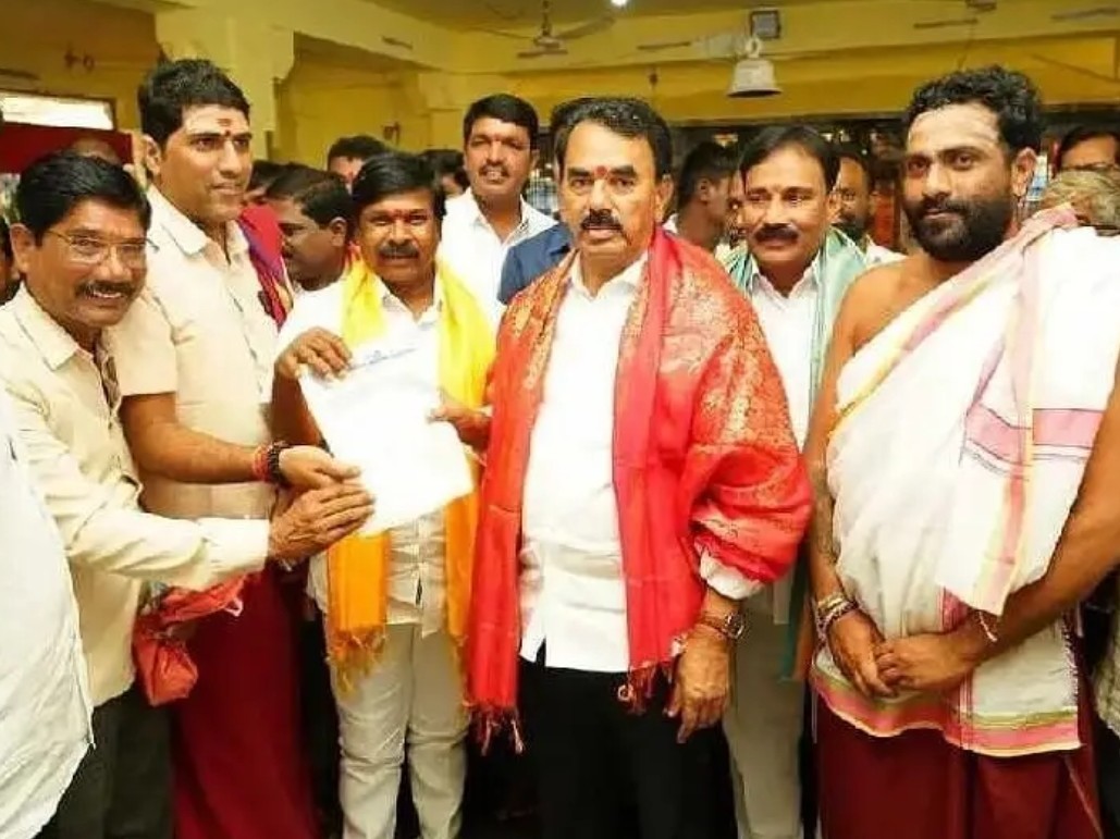 శిరసనగండ్ల సీతారాముడిని దర్శించుకున్న మంత్రి