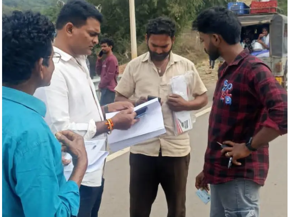 వాహనదారులకు ఎస్సై హెచ్చరిక