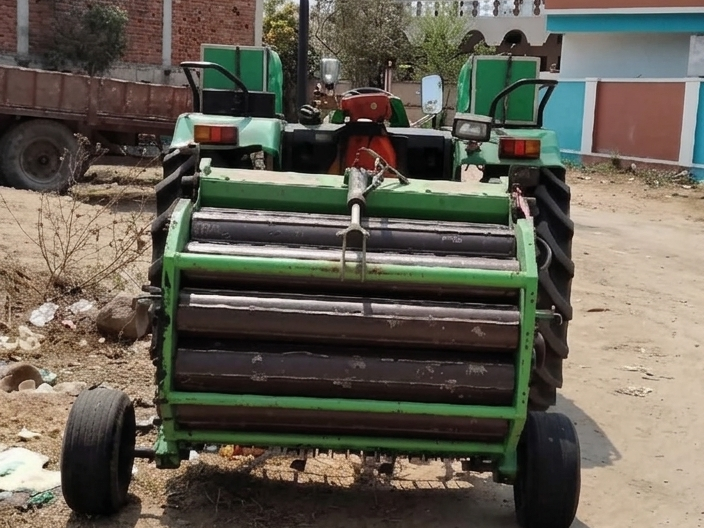 మొదలైన కోతలు.. గడ్డి యంత్రాలకు డిమాండ్