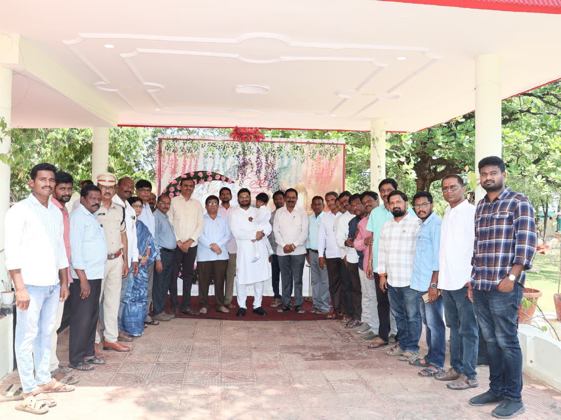 కలెక్టర్ క్యాంపు కార్యాలయంలో ఈద్ సంబరాలు