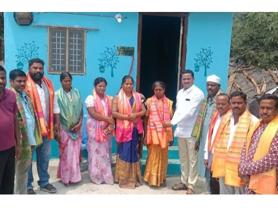 పేద ముస్లిం మహిళలకు ఇల్లు కట్టించిన సర్పంచ్