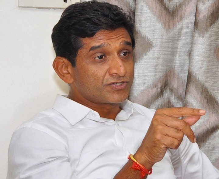 జీవన్ రెడ్డి మా పార్టీలోకి వస్తే భుజాన మోస్తా: ఎమ్మెల్యే సంజయ్