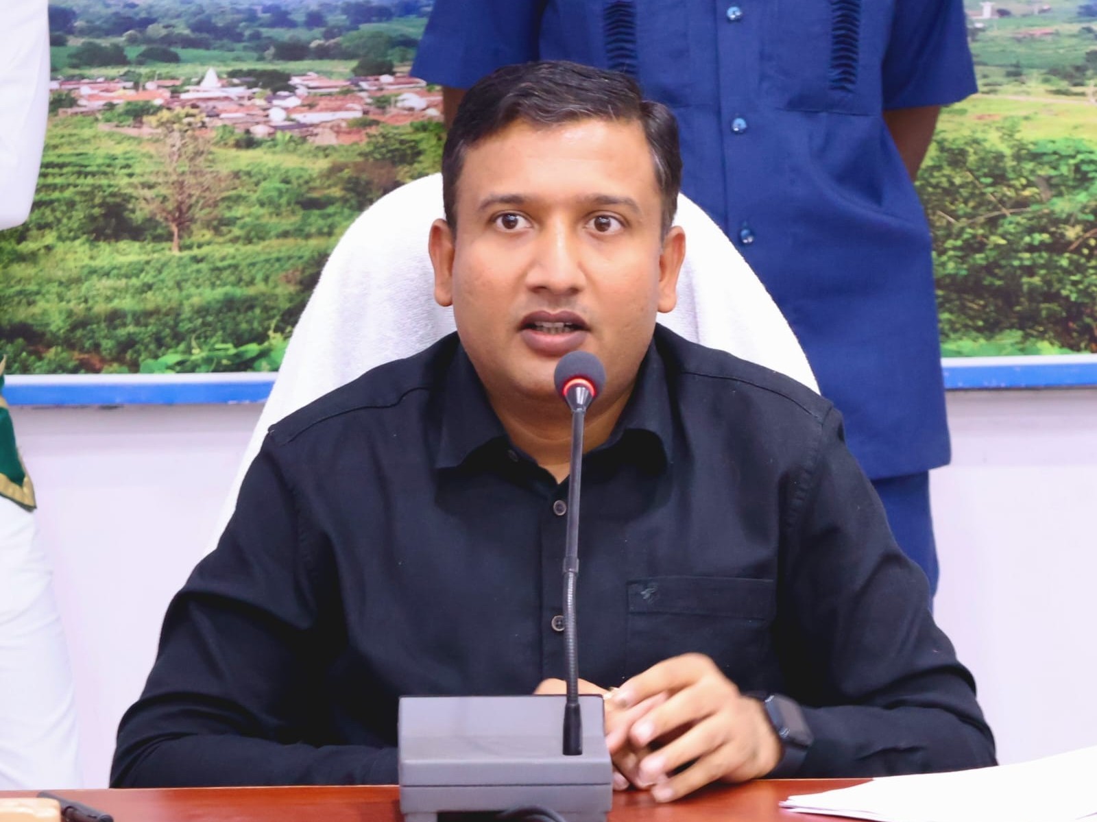 రైతులు ఆందోళనలకు గురికావద్దు: కలెక్టర్