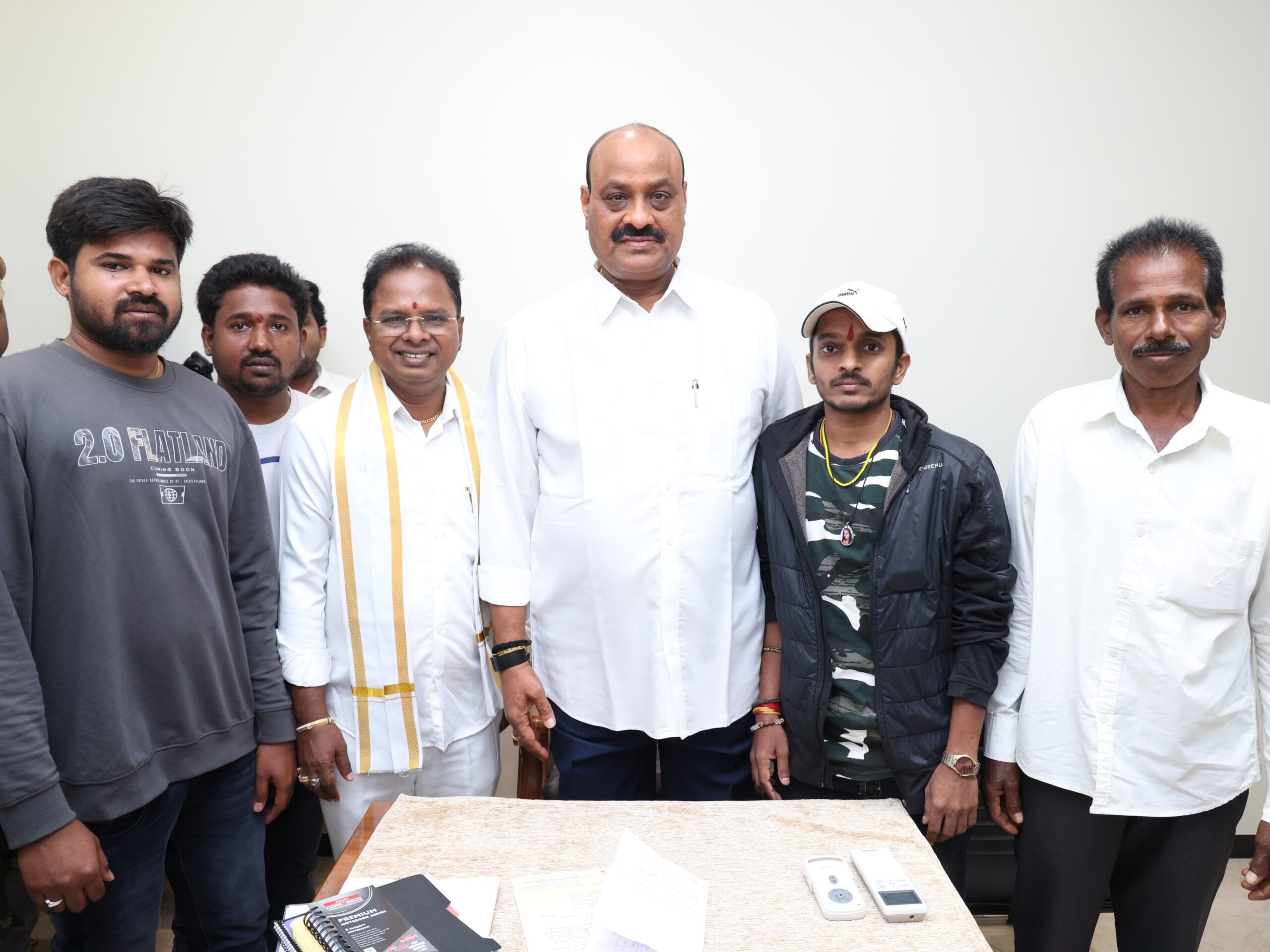 మంత్రిని కలిసిన జిల్లా బీజేపీ నేతలు