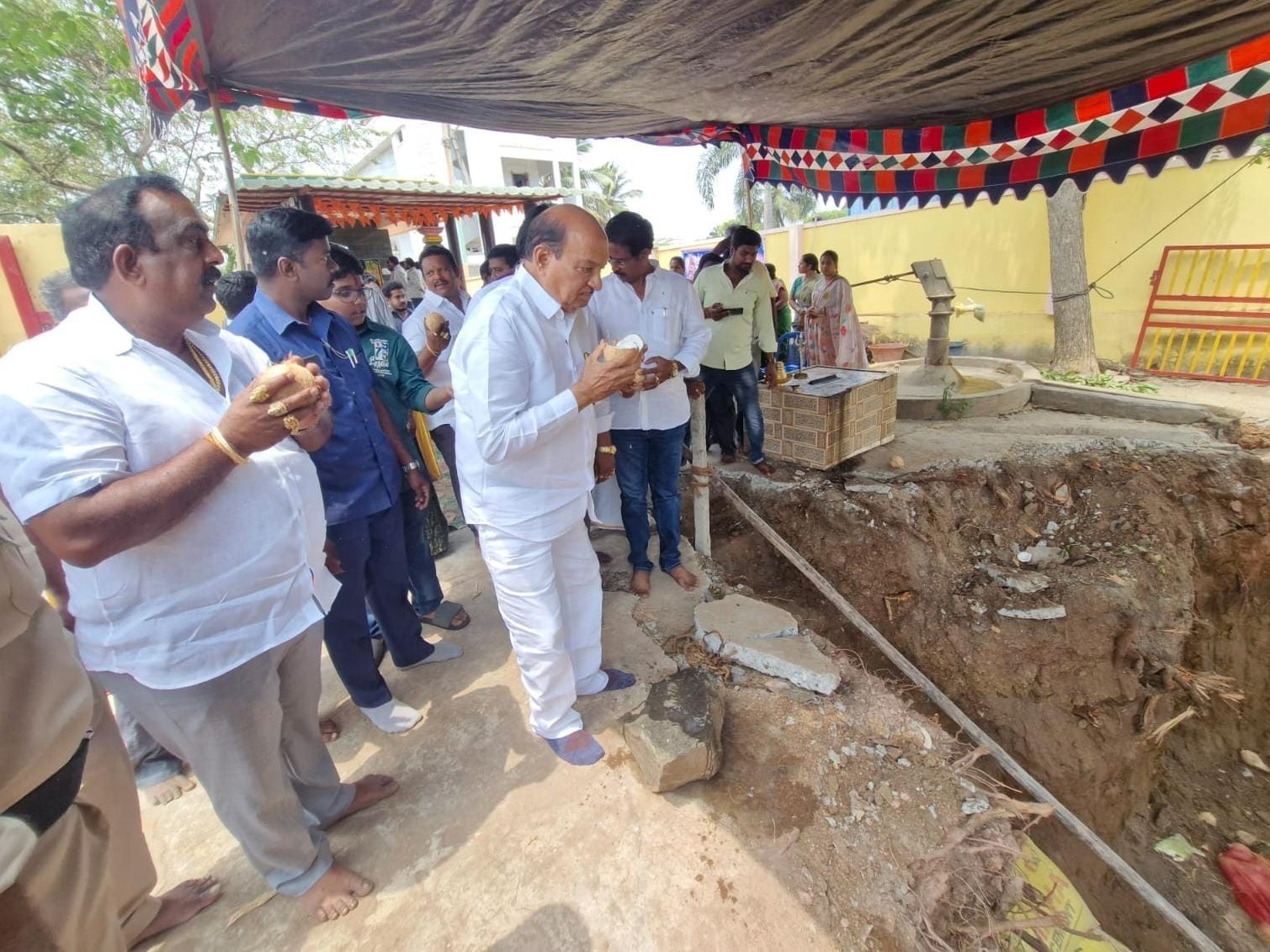 ఆలయ అభివృద్ధి పనులకు ఎమ్మెల్యే శంకుస్థాపన