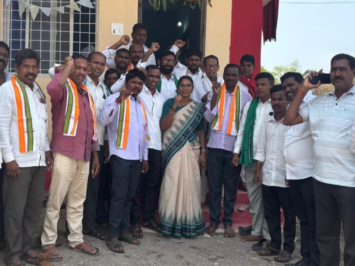 ఆత్రం సుగుణ సమక్షంలో కాంగ్రెస్‌లో చేరికలు