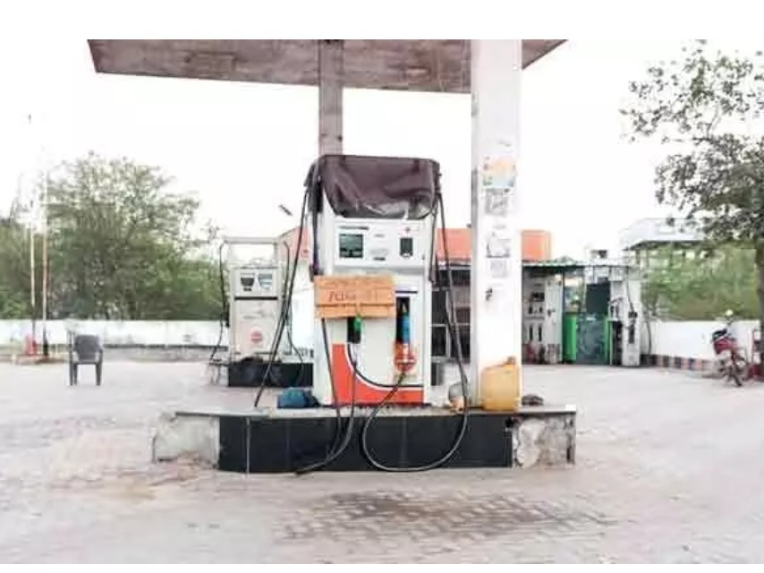 బంక్‌లో ‘నిల్’.. బ్లాక్‌లో ‘ఫుల్’