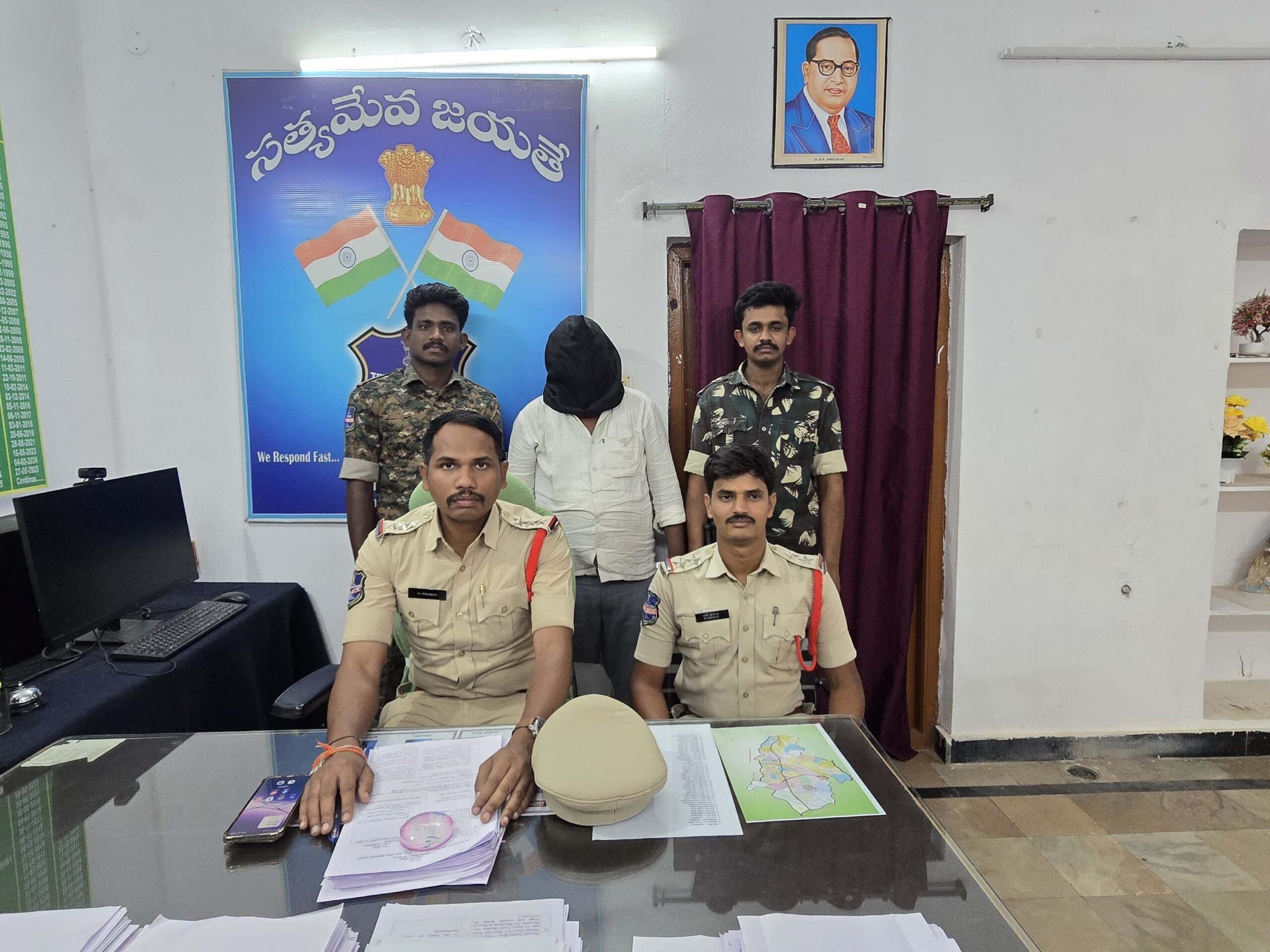 గంజాయి తోటపై పోలీసులు దాడి.. 24 మొక్కలు స్వాధీనం