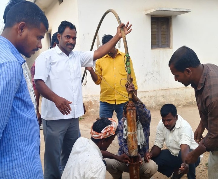 గుండ్లపల్లిలో పదేళ్ల బోర్లకు మరమ్మతులు