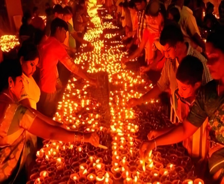 వేలాది మహిళలతో అమ్మవారికి హారతులు