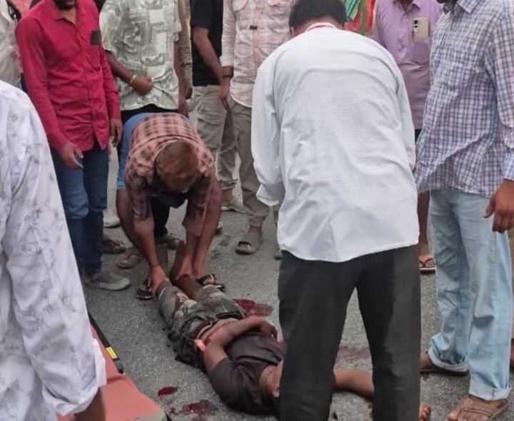రోడ్డు ప్రమాదం.. యువకుడిని తీవ్ర గాయాలు