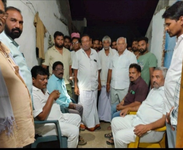 వైసీపీ కార్యకర్తల కుటుంబాలను పరామర్శించిన మాజీ ఎమ్మెల్యే