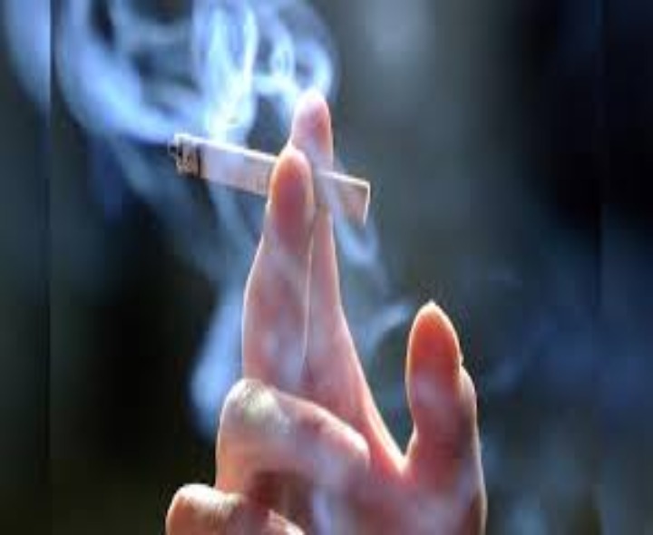 నగరంలో బహిరంగంగా సిగరెట్ల విక్రయాలు