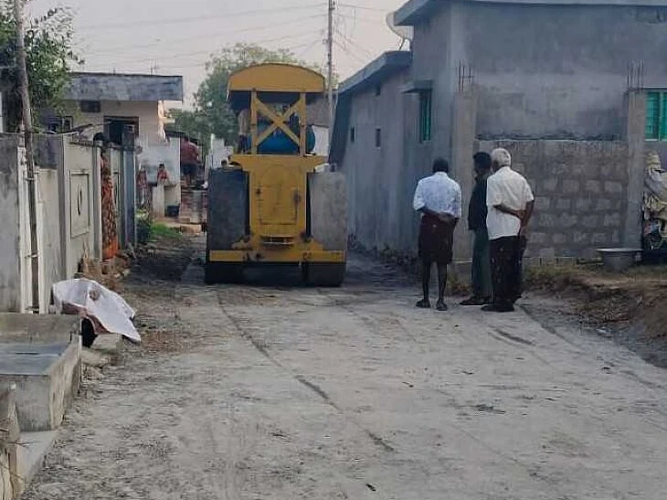 అభివృద్ధి పనుల్లో వేగం.. సీసీ రోడ్డు పనులు ప్రారంభం