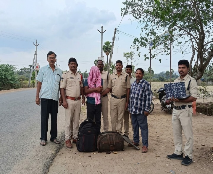 చెక్‌పోస్ట్ వద్ద గంజాయి రవాణా.. ఒకరు అరెస్ట్