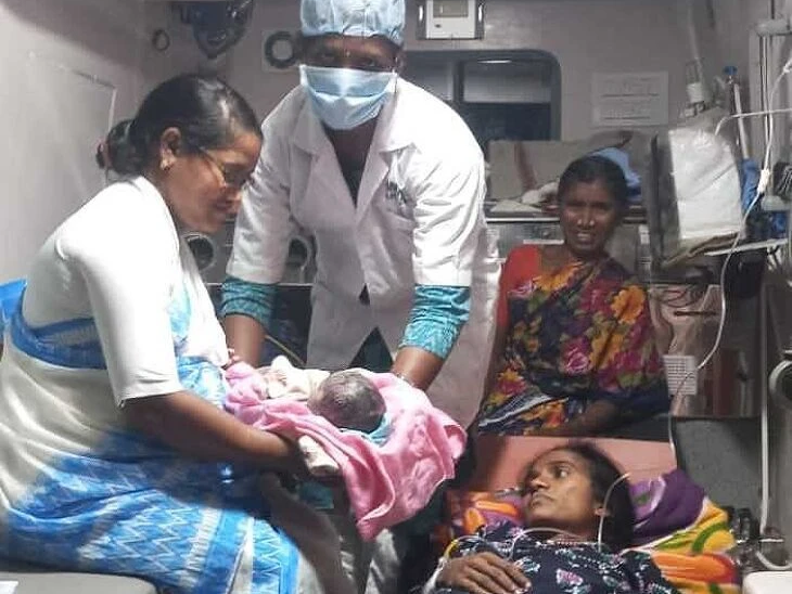 అంబులెన్స్‌లో సురక్షిత ప్రసవం..  తల్లీ బిడ్డ క్షేమం