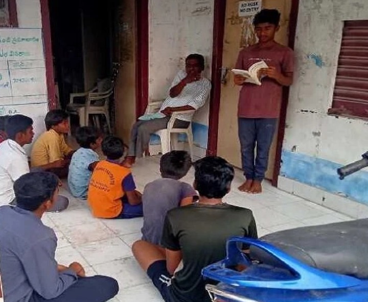 గ్రంథాలయంలో చదువుపై అవగాహన కార్యక్రమం