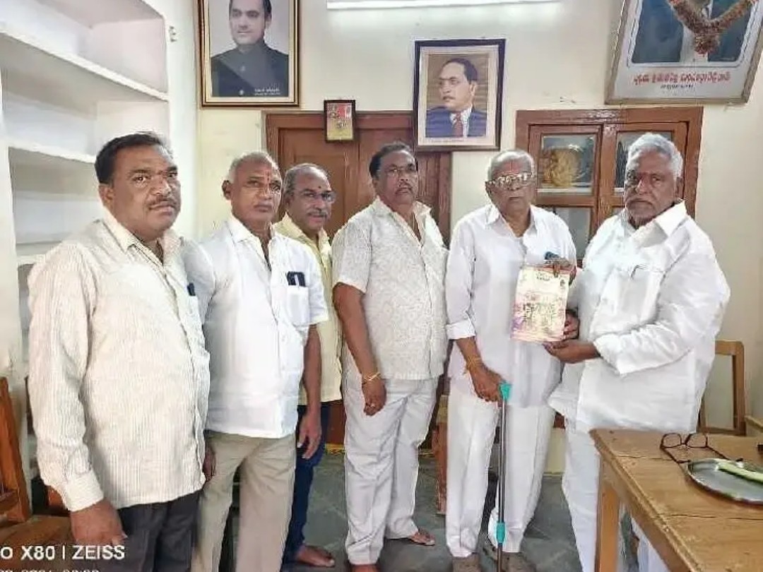 శ్రీ సీతారామస్వామి కళ్యాణానికి రావాలని మాజీ మంత్రికి ఆహ్వానం