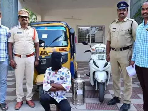 హుండీ పగలగొట్టి దొంగతనం.. నిందితుడు అరెస్ట్