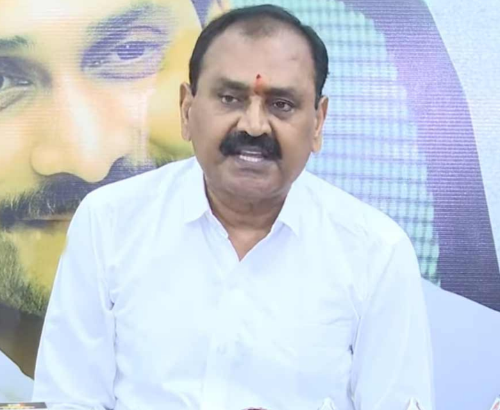 శ్రీవారి విషయంలో ఇద్దరూ ఇద్దరే: భూమన