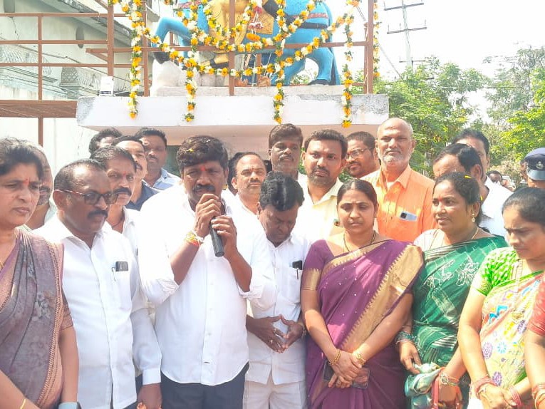 సమాజ అభివృద్ధి కోసం కృషి చేయాలి: ఎమ్మెల్యే వీరేశం