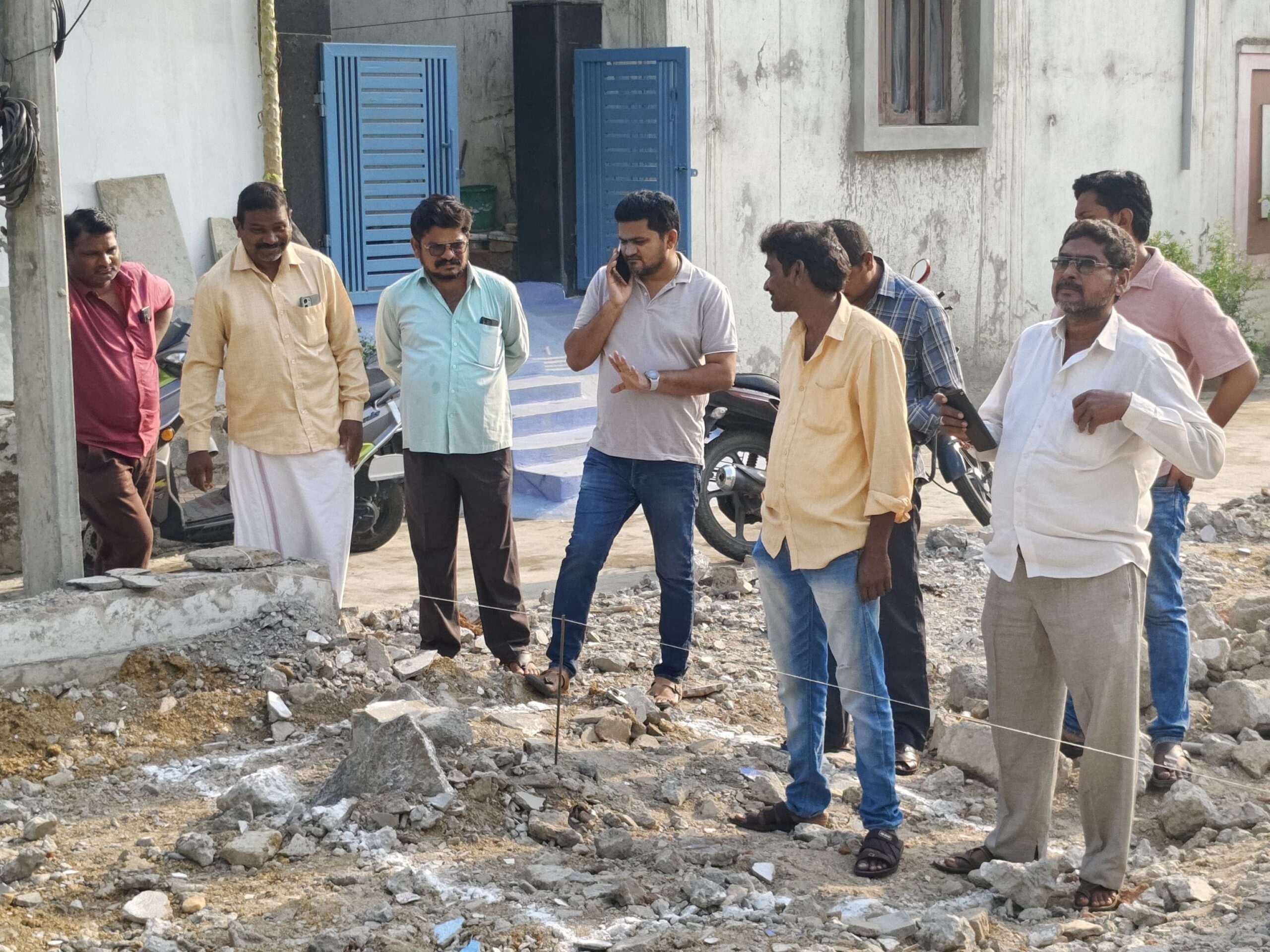 కమ్యూనిటీ హాల్ నిర్మాణ పనులు పరిశీలన