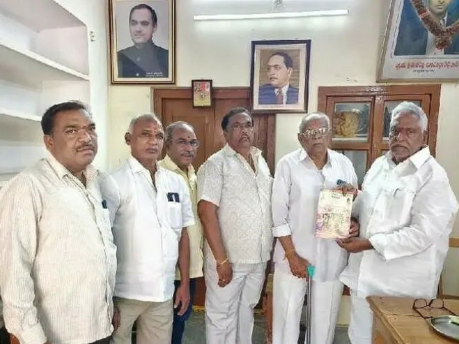 రాములోరి కళ్యాణానికి రావాలని మాజీ మంత్రికి ఆహ్వానం