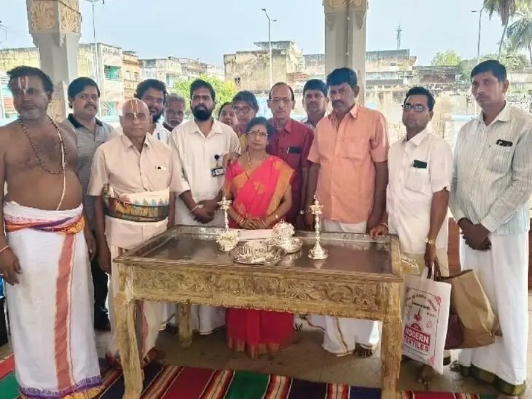 ఆలయానికి రూ.5 లక్షల విలువైన వెండి వస్తువులు వితరణ