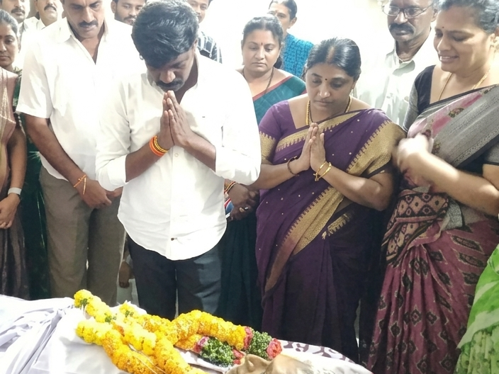 యానాల మల్లారెడ్డికి నివాళులర్పించిన ప్రభుత్వ విప్ వేముల