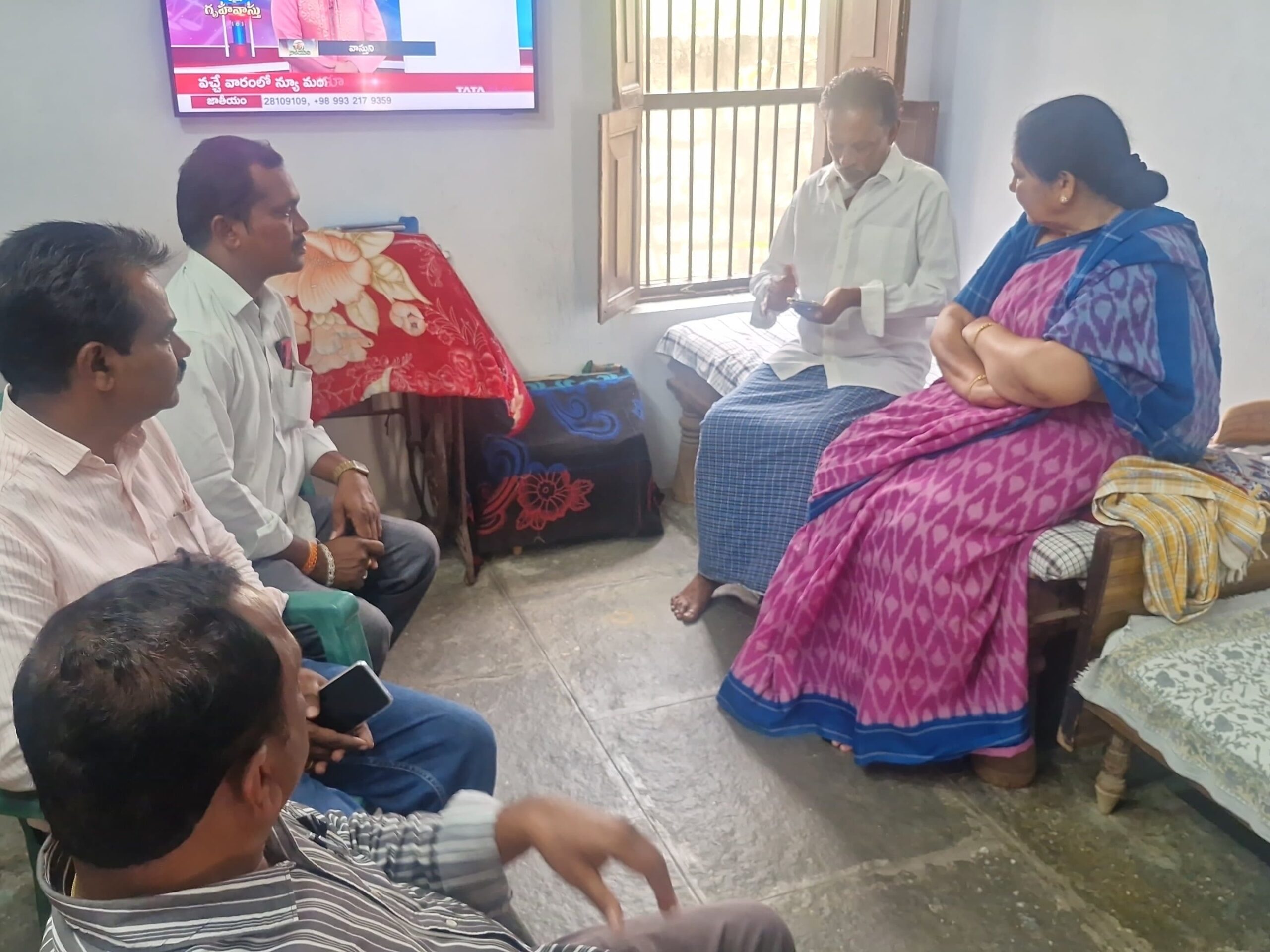 మాజీ ఎంపీపీని పరామర్శించిన మాజీ మంత్రి