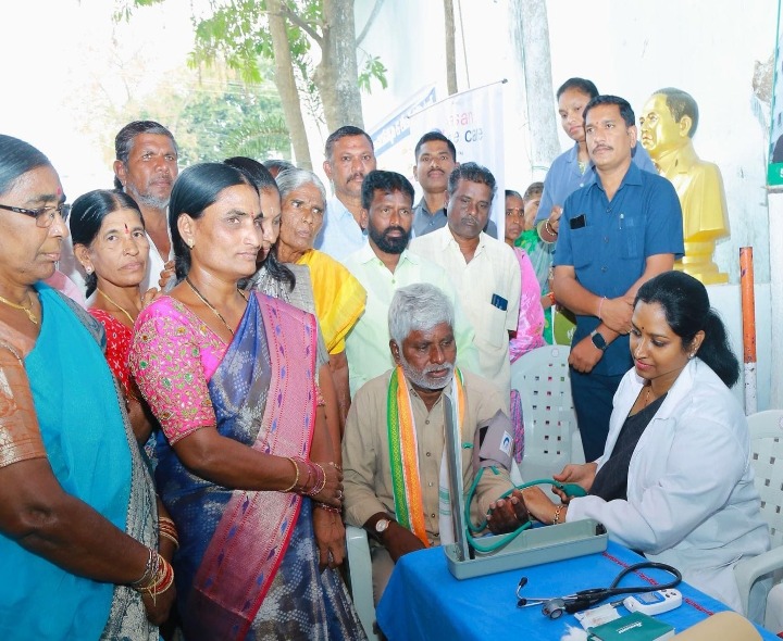 వైద్య పరీక్షలు చేసిన ఎంపీ కావ్య