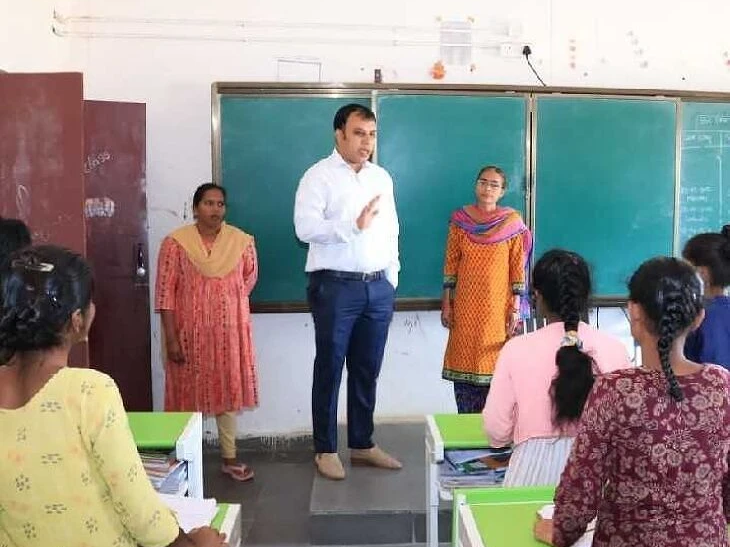 కేజీబీవీని ఆకస్మికంగా తనిఖీ చేసిన కలెక్టర్