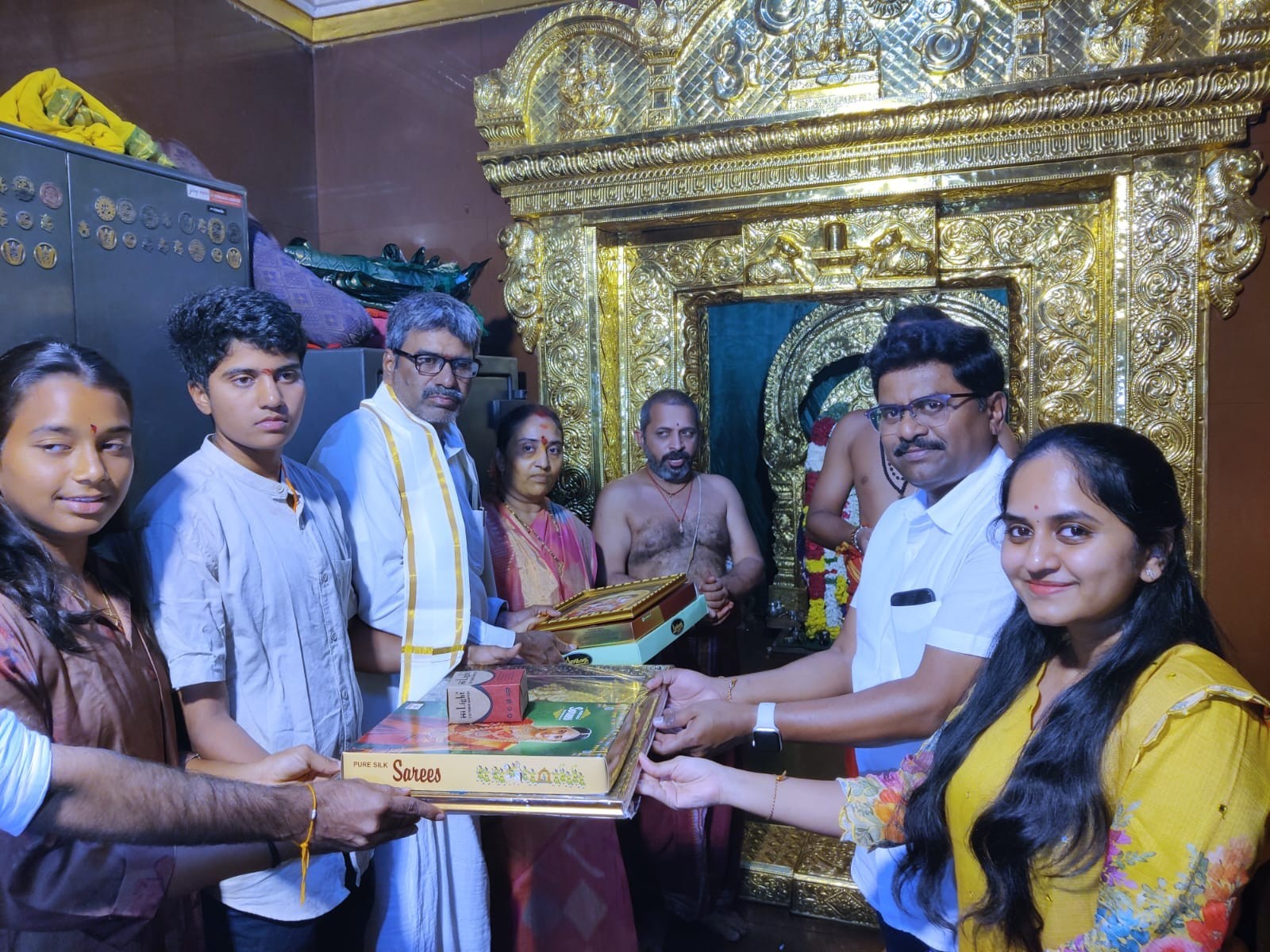 విజయదుర్గాదేవిని దర్శించుకున్న క్రికెటర్