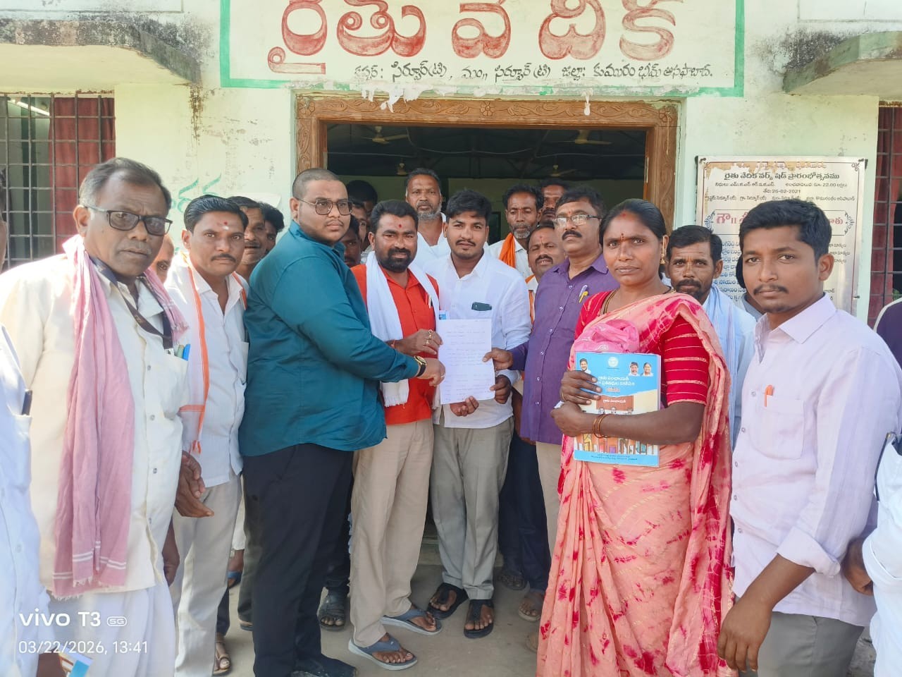 జీతాలు మంజూరు చేయాలని వార్డ్ సభ్యుల వినతి